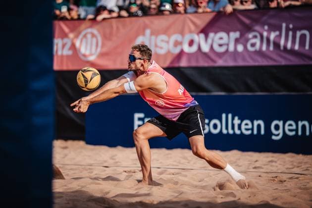 Beach volleyball men Allianz German Beach Tour 2025 Tourstop Munich 13 07 2025 Jonas Sagstetter takes the ball Munich Central University Sports Munich Bavaria Germany