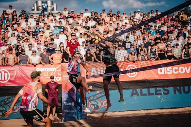 Beach volleyball men Allianz German Beach Tour 2025 Tourstop Munich 13 07 2025 Jonas Sagstetter left is blocked by Paul Henning right Munich Central University Sports Munich Bavaria Germany