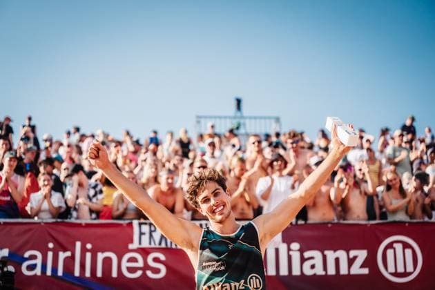 Beach volleyball men Allianz German Beach Tour 2025 Tourstop Munich 13 07 2025 Lui Wüst with the trophy after winning in Munich Munich Central University Sports Munich Bavaria Germany
