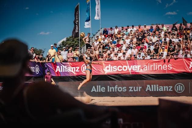 Beach volleyball women Allianz German Beach Tour 2025 Tourstop Munich 13 07 2025 Anna Lena Grüne serving Munich Central University Sports Munich Bavaria Germany