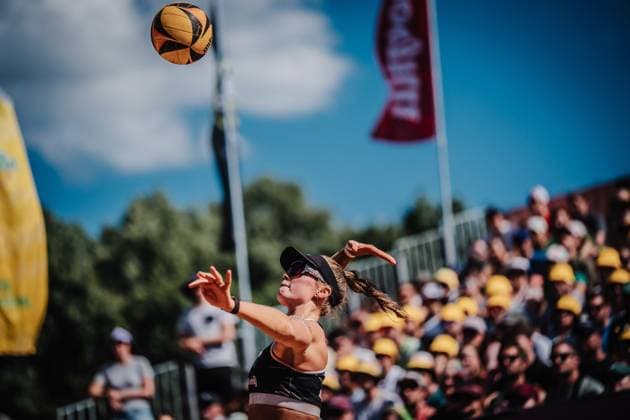 Beach volleyball women Allianz German Beach Tour 2025 Tourstop Munich 13 07 2025 Serve by Lea Kunst Munich Central University Sports Munich Bavaria Germany