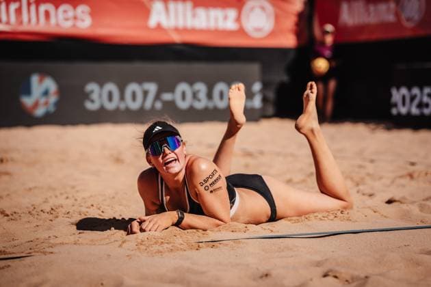 Beach volleyball women Allianz German Beach Tour 2025 Tourstop Munich 13 07 2025 Lea Kunst lies on the ground Munich Central University Sports Munich Bavaria Germany