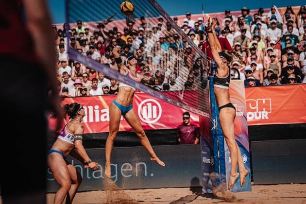 Beach volleyball women Allianz German Beach Tour 2025 Tourstop Munich 13 07 2025 left Sandra Ittlinger attacking right Lea Kunst Munich Central University Sports Munich Bavaria Germany