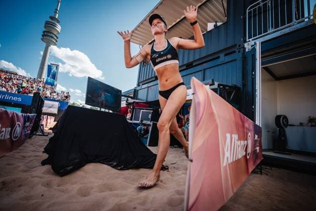 Beach volleyball women Allianz German Beach Tour 2025 Tourstop Munich 13 07 2025 Lea Kunst runs into the stadium Munich Central University Sports Munich Bavaria Germany