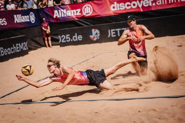 Beach volleyball men Allianz German Beach Tour 2025 Tourstop Munich 13 07 2025 Tamo Wüst jumps to the ball Munich Central University Sports Munich Bavaria Germany
