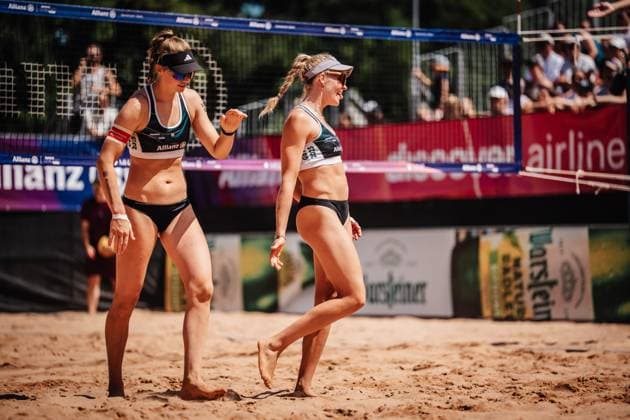 Beach volleyball women Allianz German Beach Tour 2025 Tourstop Munich 13 07 2025 v l Lea Kunst and Melanie Paul are happy and relieved Munich Central University Sports Munich Bavaria Germany