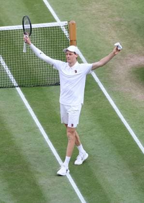 Italian Jannik Sinner celebrates victory in the Men s Wimbledon singles after defeating Spain s Carlos Alcaraz on day fourteen of the 2025 Wimbledon Championships in London on Sunday, July 13, 2025. Sinner won 4-6,6-4,6-4,6-4.  LON2025071387 HUGOxPHILPOTT