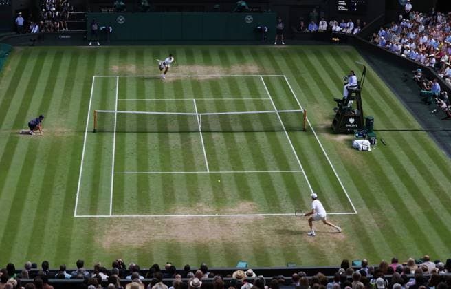 A general view during the Wimbledon Men s Singles Final between Jannik Sinner and Spain s Carlos Alcaraz on day fourteen of the 2025 Wimbledon Championships in London on Sunday, July 13, 2025.  LON202507131121 HUGOxPHILPOTT