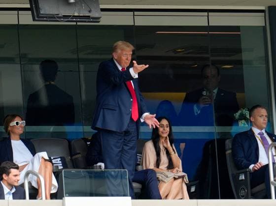 US President Donald Trump gestures towards the audience USA, Chelsea FC vs Paris Saint Germain, FIFA Club World Cup, Final, Match 63, 13 07 2025 USA, Chelsea FC vs Paris Saint Germain, FIFA Club World Cup, Final, Match 63, 13 07 2025 East Rutherford Copyright: xScottxW.xColemanx EP_SCN