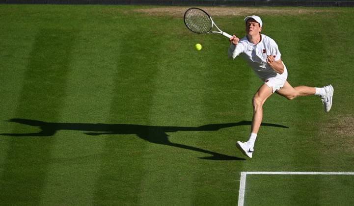 (250714) -- LONDON, July 14, 2025 -- Jannik Sinner hits a return during the men s singles final between Carlos Alcaraz of Spain and Jannik Sinner of Italy at the Wimbledon Tennis Championships in London, Britain, July 13, 2025. ) (SP)BRITAIN-LONDON-TENNIS-WIMBLEDON-MEN S SINGLES-FINAL ZhaoxDingzhe 