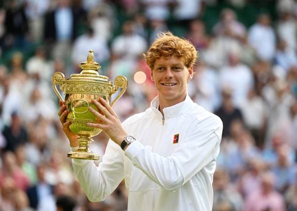 (250714) -- LONDON, July 14, 2025 -- Jannik Sinner poses with the trophy after winning the men s singles final between Carlos Alcaraz of Spain and Jannik Sinner of Italy at the Wimbledon Tennis Championships in London, Britain, July 13, 2025. ) (SP)BRITAIN-LONDON-TENNIS-WIMBLEDON-MEN S SINGLES-FINAL LixYing 