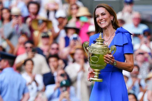 Catherine Princess of Wales hands the trophy to Jannik Sinner Wimbledon Tennis Championships, Day 14, The All England Lawn Tennis and Croquet Club, London, UK - 13 Jul 2025London The All England Lawn Tennis and United Kingdom  Copyright: xJavierxGarcia Shutterstockx 15392297ka