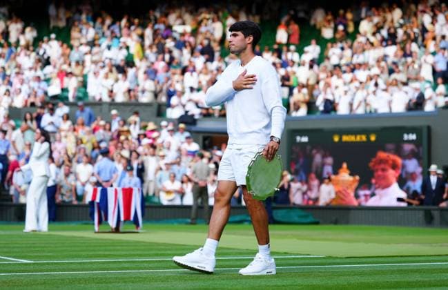Runner-up Carlos Alcaraz leaves Centre Court as winner Jannik Sinner appears behind him on a big screen Wimbledon Tennis Championships, Day 14, The All England Lawn Tennis and Croquet Club, London, UK - 13 Jul 2025London The All England Lawn Tennis and United Kingdom  Copyright: xJavierxGarcia Shutterstockx 15392297kc