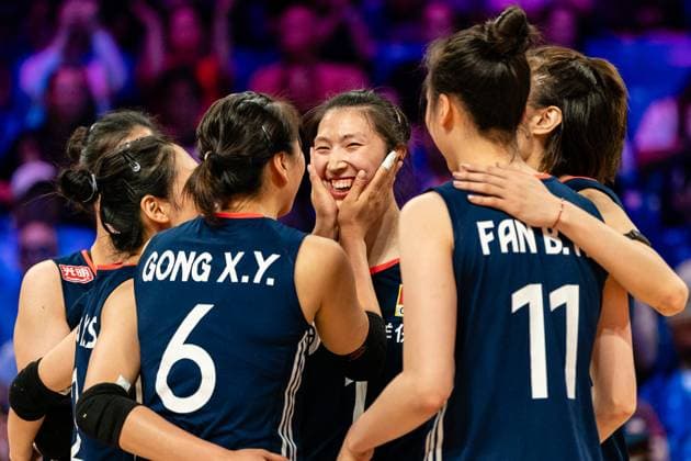 (250714) -- ARLINGTON, July 14, 2025 -- Players of China celebrate scoring during the match between China and the United States at the Women s Volleyball Nations League (VNL) 2025 in Arlington, the United States, July 13, 2025. (Photo by Xinhua) (SP)U.S.-ARLINGTON-VOLLEYBALL-NATIONS LEAGUE-WOMEN ChenxChen 