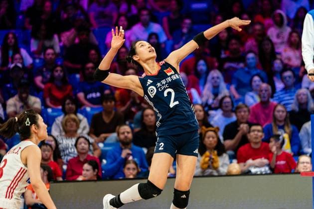 (250714) -- ARLINGTON, July 14, 2025 -- Zhuang Yushan (R) of China spikes the ball during the match between China and the United States at the Women s Volleyball Nations League (VNL) 2025 in Arlington, the United States, July 13, 2025. (Photo by Xinhua) (SP)U.S.-ARLINGTON-VOLLEYBALL-NATIONS LEAGUE-WOMEN ChenxChen 