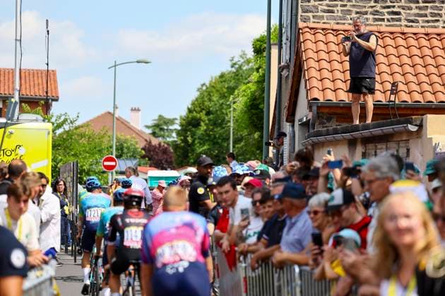 Tour de France 2025 Stage 10 LE MONT-DORE PUY DE SANCY, FRANCE - JULY 14 : Illustration picture during stage 10 of the 112th edition of Tour de France an UCI World Tour 2.UWT cycling road race stage for Men Elite of 163 km with start in Ennezat and finish in Le Mont-Dore Puy de Sancy on July 14, 2025 in Le Mont-Dore Puy de Sancy, France, 14 07 2025 ( Motordriver Kenny Verfaillie - Le Mont-Dore Puy de Sancy France  Copyright: xTimxVanxWichelenx