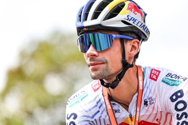 Tour de France 2025 Stage 10 LE MONT-DORE PUY DE SANCY, FRANCE - JULY 14 : Roglic Primoz (SLO) of Red Bull BORA - Hansgrohe before the start of the race during stage 10 of the 112th edition of Tour de France an UCI World Tour 2.UWT cycling road race stage for Men Elite of 163 km with start in Ennezat and finish in Le Mont-Dore Puy de Sancy on July 14, 2025 in Le Mont-Dore Puy de Sancy, France, 14 07 2025 ( Motordriver Kenny Verfaillie - Le Mont-Dore Puy de Sancy France  Copyright: xTimxVanxWichelenx