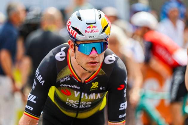 Tour de France 2025 Stage 10 LE MONT-DORE PUY DE SANCY, FRANCE - JULY 14 : Van Aert Wout (BEL) of Team Visma - Lease a Bike before the start of the race during stage 10 of the 112th edition of Tour de France an UCI World Tour 2.UWT cycling road race stage for Men Elite of 163 km with start in Ennezat and finish in Le Mont-Dore Puy de Sancy on July 14, 2025 in Le Mont-Dore Puy de Sancy, France, 14 07 2025 ( Motordriver Kenny Verfaillie - Le Mont-Dore Puy de Sancy France  Copyright: xTimxVanxWichelenx