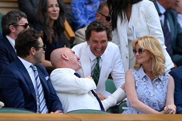 Day Fourteen: The Championships - Wimbledon 2025 LONDON, ENGLAND - JULY 13: Actor Matthew McConaughey shares a joke with former tennis player Andre Agassi in the royal box ahead of the Gentlemen s Singles final match between Jannik Sinner of Italy and Carlos Alcaraz of Spain on day fourteen of The Championships Wimbledon 2025 at All England Lawn Tennis and Croquet Club on July 13, 2025 in London, England. (Photo by Visionhaus via ) London All England Lawn Tennis and Croq England United Kingdom Copyright: xVisionhausx 776305105