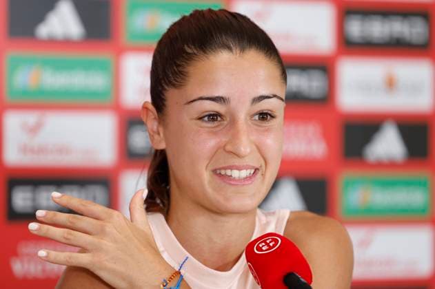Spanish Women s Natonial Soccer Team member Jana Fernandez addresses a team s training session in Lausanne, Switzerland, 14 July 2025. The team prepares UEFA Women s Euro quarter final match against Switzerland on 18 July. Spanish National Soccer Team presser !ACHTUNG: NUR REDAKTIONELLE NUTZUNG!  Copyright: xAnaxEscobarx GRAF4959 20250714-55017404983_1