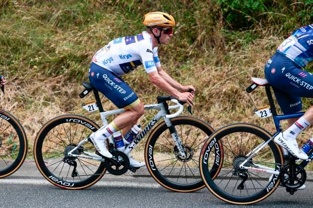 Tour de France 2025 Stage 10 LE MONT-DORE PUY DE SANCY, FRANCE - JULY 14 : Evenepoel Remco (BEL) of Soudal - Quick Step in action during stage 10 of the 112th edition of Tour de France an UCI World Tour 2.UWT cycling road race stage for Men Elite of 163 km with start in Ennezat and finish in Le Mont-Dore Puy de Sancy on July 14, 2025 in Le Mont-Dore Puy de Sancy, France, 14 07 2025 ( Motordriver Kenny Verfaillie - Le Mont-Dore Puy de Sancy France  Copyright: xLucaxBettinix