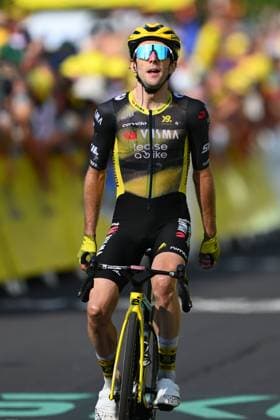 Tour de France 2025 Stage 10 LE MONT-DORE PUY DE SANCY, FRANCE - JULY 14 : Yates Simon (GBR) of Team Visma - Lease a Bike celebrating his victory during stage 10 of the 112th edition of Tour de France an UCI World Tour 2.UWT cycling road race stage for Men Elite of 163 km with start in Ennezat and finish in Le Mont-Dore Puy de Sancy on July 14, 2025 in Le Mont-Dore Puy de Sancy, France, 14 07 2025 ( Motordriver Kenny Verfaillie - Le Mont-Dore Puy de Sancy France  Copyright: xVincentxKalutx
