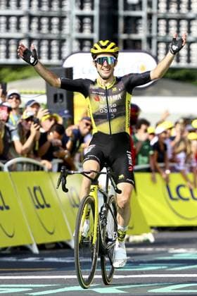 British Simon Philip Yates of Team Visma-Lease a Bike celebrates after winning stage 10 of the 2025 Tour de France cycling, from Ennezat to Le Mont-Dore Puy de Sancy (169 km), on Monday 14 July 2025 in France. The 112th edition of the Tour de France starts on Saturday 5 July in Lille, France, and will finish in Paris, France on the 27th of July. DAVIDxPINTENS  x129255966x