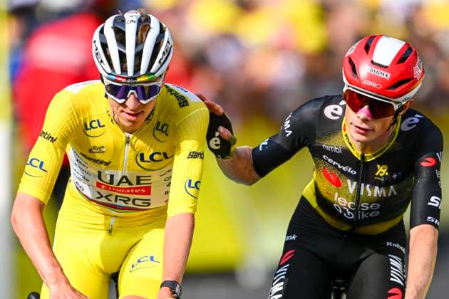Tour de France 2025 Stage 10 LE MONT-DORE PUY DE SANCY, FRANCE - JULY 14 : Vingegaard Jonas (DEN) of Team Visma - Lease a Bike, Pogacar Tadej (SLO) of UAE Team Emirates - XRG at the finish line during stage 10 of the 112th edition of Tour de France an UCI World Tour 2.UWT cycling road race stage for Men Elite of 163 km with start in Ennezat and finish in Le Mont-Dore Puy de Sancy on July 14, 2025 in Le Mont-Dore Puy de Sancy, France, 14 07 2025 ( Motordriver Kenny Verfaillie - Le Mont-Dore Puy de Sancy France  Copyright: xVincentxKalutx