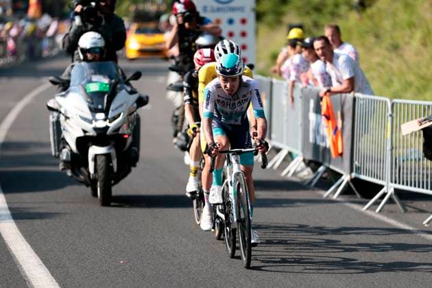 Tour de France 2025 Stage 10 LE MONT-DORE PUY DE SANCY, FRANCE - JULY 14 : Martinez Lenny (BEL) of Bahrain - Victorius in action during stage 10 of the 112th edition of Tour de France an UCI World Tour 2.UWT cycling road race stage for Men Elite of 163 km with start in Ennezat and finish in Le Mont-Dore Puy de Sancy on July 14, 2025 in Le Mont-Dore Puy de Sancy, France, 14 07 2025 ( Motordriver Kenny Verfaillie - Le Mont-Dore Puy de Sancy France  Copyright: xLucaxBettinix