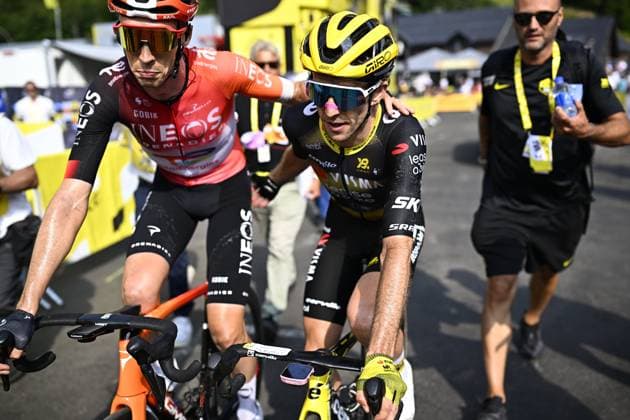 Tour de France 2025 Stage 10 LE MONT-DORE PUY DE SANCY, FRANCE - JULY 14 : Yates Simon (GBR) of Team Visma - Lease a Bike after the race during stage 10 of the 112th edition of Tour de France an UCI World Tour 2.UWT cycling road race stage for Men Elite of 163 km with start in Ennezat and finish in Le Mont-Dore Puy de Sancy on July 14, 2025 in Le Mont-Dore Puy de Sancy, France, 14 07 2025 ( Motordriver Kenny Verfaillie - Le Mont-Dore Puy de Sancy France  Copyright: xJasperxJacobsx