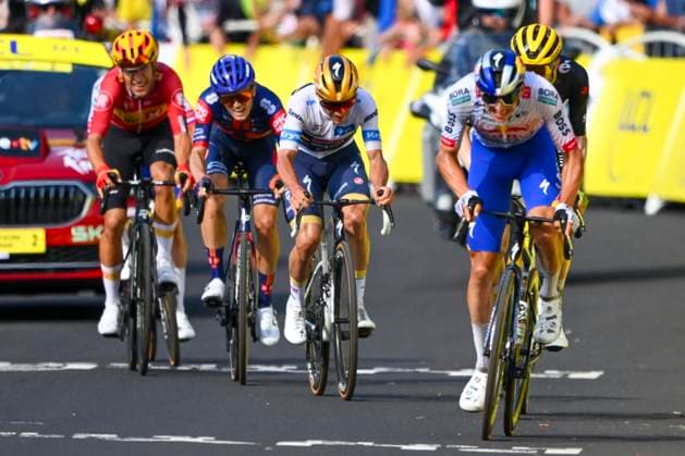 Tour de France 2025 Stage 10 LE MONT-DORE PUY DE SANCY, FRANCE - JULY 14 : Evenepoel Remco (BEL) of Soudal - Quick Step at the finish line during stage 10 of the 112th edition of Tour de France an UCI World Tour 2.UWT cycling road race stage for Men Elite of 163 km with start in Ennezat and finish in Le Mont-Dore Puy de Sancy on July 14, 2025 in Le Mont-Dore Puy de Sancy, France, 14 07 2025 ( Motordriver Kenny Verfaillie - Le Mont-Dore Puy de Sancy France  Copyright: xVincentxKalutx