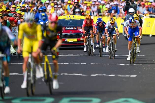 Tour de France 2025 Stage 10 LE MONT-DORE PUY DE SANCY, FRANCE - JULY 14 : Evenepoel Remco (BEL) of Soudal - Quick Step at the finish line during stage 10 of the 112th edition of Tour de France an UCI World Tour 2.UWT cycling road race stage for Men Elite of 163 km with start in Ennezat and finish in Le Mont-Dore Puy de Sancy on July 14, 2025 in Le Mont-Dore Puy de Sancy, France, 14 07 2025 ( Motordriver Kenny Verfaillie - Le Mont-Dore Puy de Sancy France  Copyright: xVincentxKalutx
