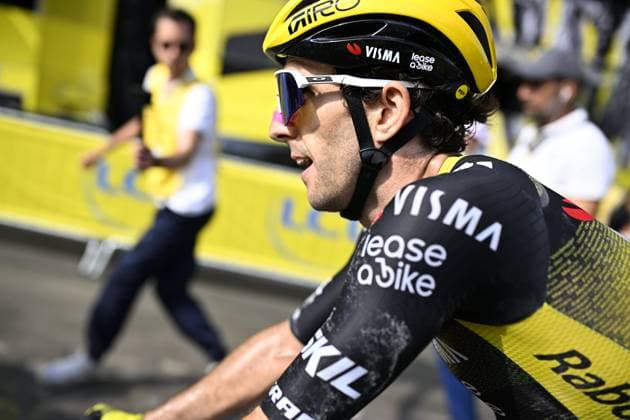 Tour de France 2025 Stage 10 LE MONT-DORE PUY DE SANCY, FRANCE - JULY 14 : Yates Simon (GBR) of Team Visma - Lease a Bike after the race during stage 10 of the 112th edition of Tour de France an UCI World Tour 2.UWT cycling road race stage for Men Elite of 163 km with start in Ennezat and finish in Le Mont-Dore Puy de Sancy on July 14, 2025 in Le Mont-Dore Puy de Sancy, France, 14 07 2025 ( Motordriver Kenny Verfaillie - Le Mont-Dore Puy de Sancy France  Copyright: xJasperxJacobsx