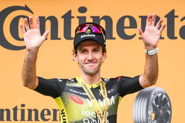 Tour de France 2025 Stage 10 LE MONT-DORE PUY DE SANCY, FRANCE - JULY 14 : Yates Simon (GBR) of Team Visma - Lease a Bike on the podium during stage 10 of the 112th edition of Tour de France an UCI World Tour 2.UWT cycling road race stage for Men Elite of 163 km with start in Ennezat and finish in Le Mont-Dore Puy de Sancy on July 14, 2025 in Le Mont-Dore Puy de Sancy, France, 14 07 2025 ( Motordriver Kenny Verfaillie - Le Mont-Dore Puy de Sancy France  Copyright: xVincentxKalutx