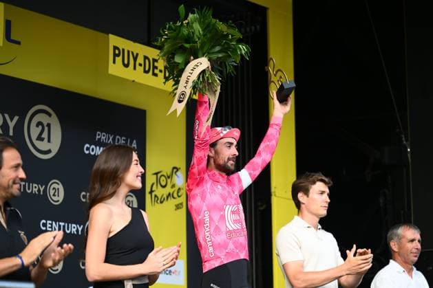 Tour de France 2025 Stage 10 LE MONT-DORE PUY DE SANCY, FRANCE - JULY 14 : Healy Ben (IRL) of EF Education - EasyPost on the podium during stage 10 of the 112th edition of Tour de France an UCI World Tour 2.UWT cycling road race stage for Men Elite of 163 km with start in Ennezat and finish in Le Mont-Dore Puy de Sancy on July 14, 2025 in Le Mont-Dore Puy de Sancy, France, 14 07 2025 ( Motordriver Kenny Verfaillie - Le Mont-Dore Puy de Sancy France  Copyright: xVincentxKalutx