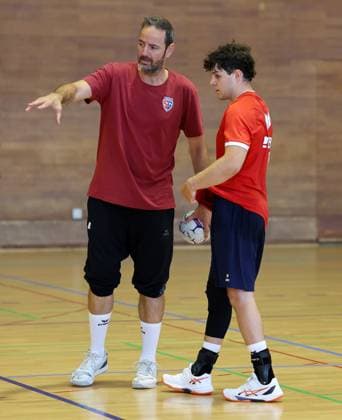BAU 14 07 2025 Bietigheim Handball SG BBM Bietigheim Training kick-off, from left coach Iker Romero, new signing Max Prantner