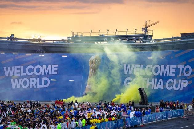250714 En flagga med pokalen hissas under invigningen av Gothia Cup den 14 juli 2025 i Göteborg. *** 250714 A flag with the cup is raised during the opening ceremony of the Gothia Cup on July 14, 2025 in Gothenburg  Copyright: MICHAELxERICHSEN BB250714MI093