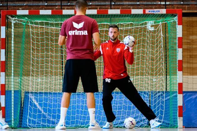 Bietigheim HBL 25 26 SG BBM Bietigheim Training Goalkeeper Coach Jürgen Müller , Goalkeeper Jan Hrdlicka Bietigheim Bietigheim Bissingen Sporthalle am Viadukt Baden Württemberg Germany