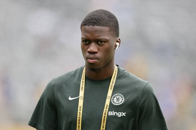 EAST RUTHERFORD, NJ - JULY 13: Mamadou Sarr 19 of Chelsea F.C. on the field prior to the FIFA Club World Cup Final against Paris Saint-Germain on July, 13, 2025 at MetLife Stadium in East Rutherford, New Jersey. (Photo by Rich Graessle Icon Sportswire) SOCCER: JUL 13 FIFA Club World Cup Final Paris Saint-Germain vs Chelsea FC EDITORIAL USE ONLY Icon25071313629