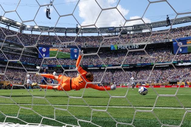 EAST RUTHERFORD, NJ - JULY 13: Paris Saint-Germain goalkeeper Gianluigi Donnarumma (1) dives and watches the ball as it goes past him for a goal during the FIFA Club World Cup Final between Chelsea and Paris Saint-Germain on July 13, 2025, at MetLife Stadium in East Rutherford, NJ. (Photo by David Buono Icon Sportswire) SOCCER: JUL 13 FIFA Club World Cup Final Chelsea vs Paris Saint-Germain EDITORIAL USE ONLY Icon250713094