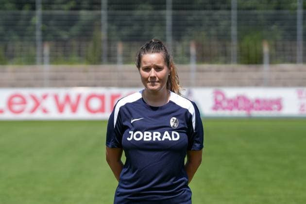 Larissa Kern Physiotherapist SC Freiburg II SC Freiburg U23 Regionalliga Südwest, Porträttermin 2025 2026, Freiburg Möslestadion Baden Wuerttemberg Germany Copyright: xSTEINSIEK.CH PAAx