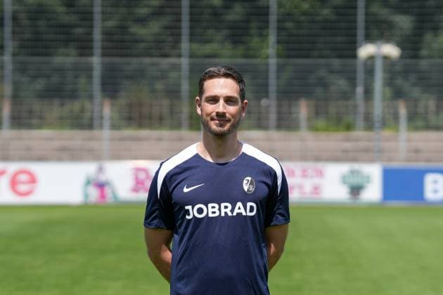 Nikos Karvouniaris Team doctor SC Freiburg II SC Freiburg U23 Regionalliga Südwest, Porträttermin 2025 2026, Freiburg Möslestadion Baden Wuerttemberg Germany Copyright: xSTEINSIEK.CH PAAx