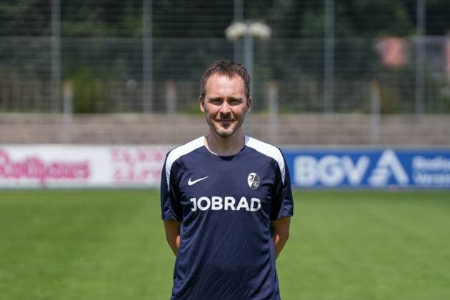 Hubert Mahler Head of Athletics, Rehab Prevention SC Freiburg II SC Freiburg U23 Regionalliga Südwest, Porträttermin 2025 2026, Freiburg Möslestadion Baden Wuerttemberg Germany Copyright: xSTEINSIEK.CH PAAx