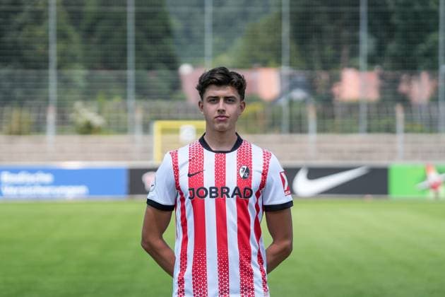 Leon Koß SC Freiburg II SC Freiburg U23 Regionalliga Südwest, Porträttermin 2025 2026, Freiburg Möslestadion Baden Wuerttemberg Germany Copyright: xSTEINSIEK.CH PAAx