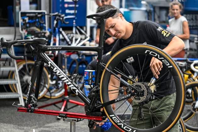 Tour de France 2025 First Restday TOULOUSE, FRANCE - JULY 15 : Soudal Quick-Step bikes being cleaned during the first restday of the 112th edition of Tour de France an UCI World Tour 2.UWT for Men Elite on July 15, 2025 in Toulouse, France, 15 07 2025 ( Motordriver Kenny Verfaillie - Toulouse France  Copyright: xJanxDexMeuleneirx
