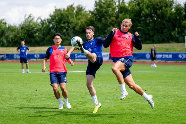 Matthias Bader SV Darmstadt 98, 26 in a duel with Fynn Lakenmacher SV Darmstadt 98, 19 , behind him Yosuke Furukawa SV Darmstadt 98, 44 , SV Darmstadt 98, Football, 2 Bundesliga, Training camp, 6 day, 15 07 2025 SV Darmstadt 98, Football, 2 Bundesliga, Training camp, 6 day, 15 07 2025 Bad Wörishofen Copyright: xEibner-Pressefoto FlorianxWiegandx EP_FWD