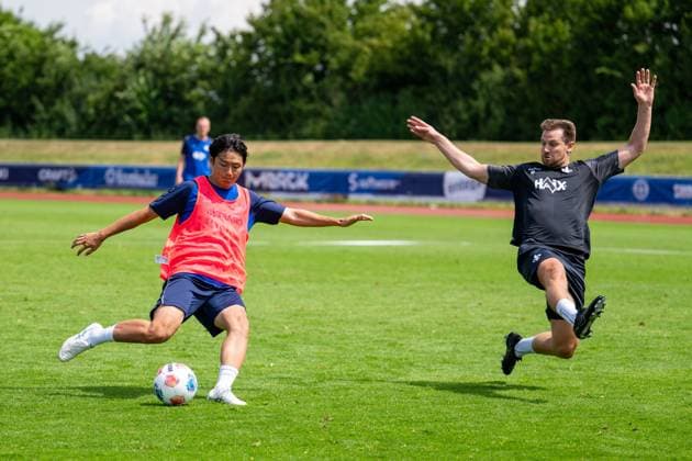 Yosuke Furukawa SV Darmstadt 98, 44 in duel with Immanuel Hoehn SV Darmstadt 98, Analyst , SV Darmstadt 98, Football, 2 Bundesliga, Training camp, 6 day, 15 07 2025 SV Darmstadt 98, Football, 2 Bundesliga, Training camp, 6 day, 15 07 2025 Bad Wörishofen Copyright: xEibner-Pressefoto FlorianxWiegandx EP_FWD