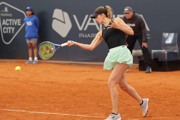 GER, Hamburg, xFSx, ATP250 Womens Tennis Tournament , MSC Hamburg Ladies Open 2025 , Round of 32 , 15 07 2025 v l Anna Bondar HUN play a forehand Copyright: HMBxMedia FernandoxSoares