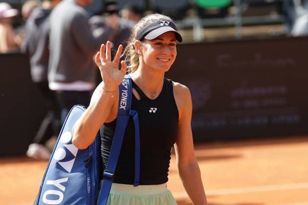 GER, Hamburg, xFSx, ATP250 Womens Tennis Tournament , MSC Hamburg Ladies Open 2025 , Round of 32 , 15 07 2025 v l Anna Bondar HUN says goodbye to the spectators in Hamburg Copyright: HMBxMedia FernandoxSoares