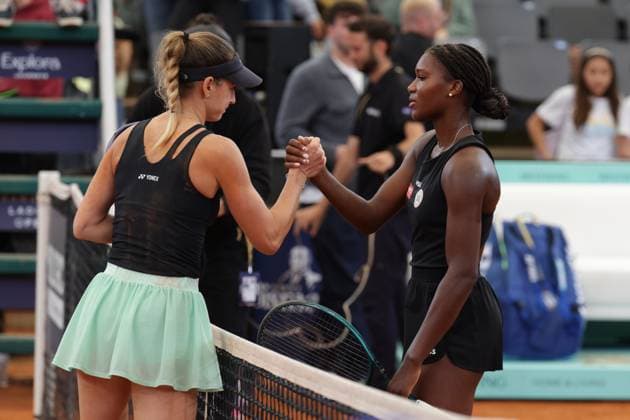 GER, Hamburg, xFSx, ATP250 Womens Tennis Tournament , MSC Hamburg Ladies Open 2025 , Round of 32 , 15 07 2025 v l Noma Noha Akugue GER congratulates Anna Bondar HUN on her victory Copyright: HMBxMedia FernandoxSoares
